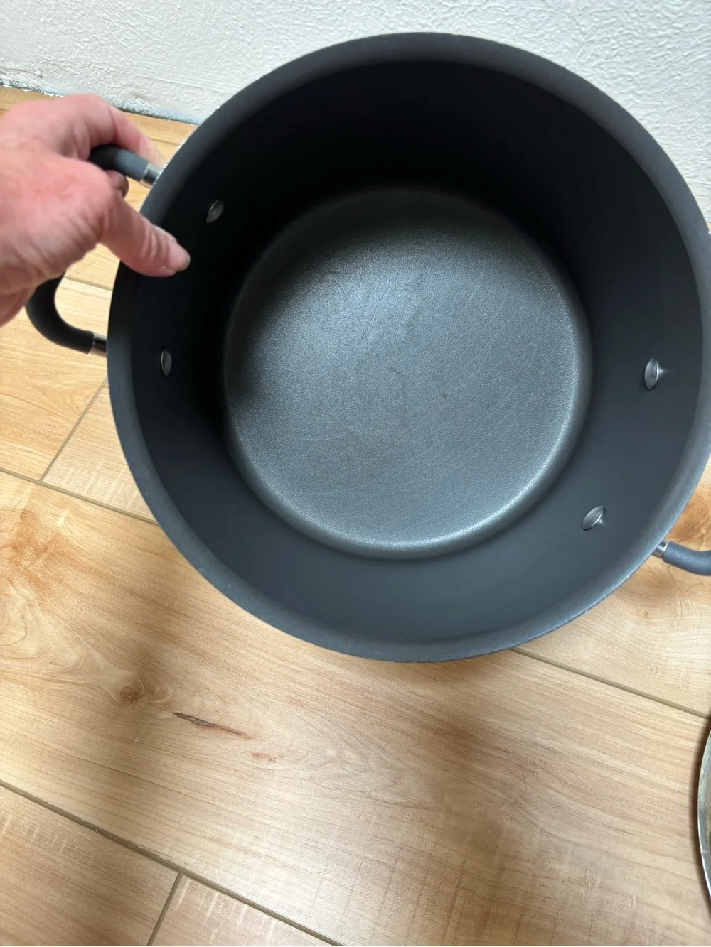 The Pampered Chef Stock Pot with Glass Lid and Soft-Grip Handles